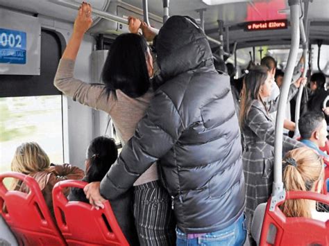 sexo en autobus|Cogiendo en el autobus, sexo en público, vídeos porno gratis.